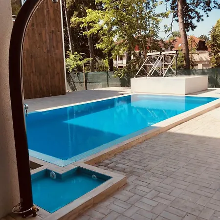 Lido Riviera Apartman *